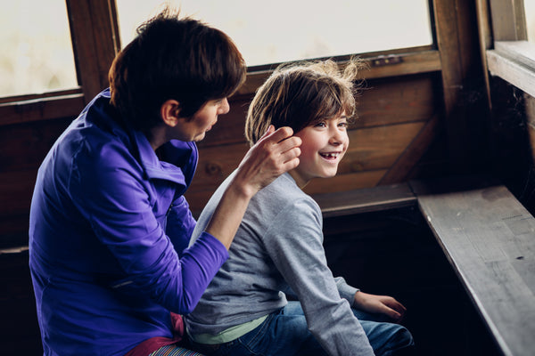 Wie man Hörprobleme bei Kindern erkennt und verhinder