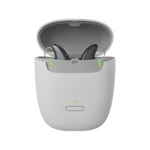 Signia Pure IX/AX ReiseLadegerät geöffnet mit eingesetzten Hörgeräten